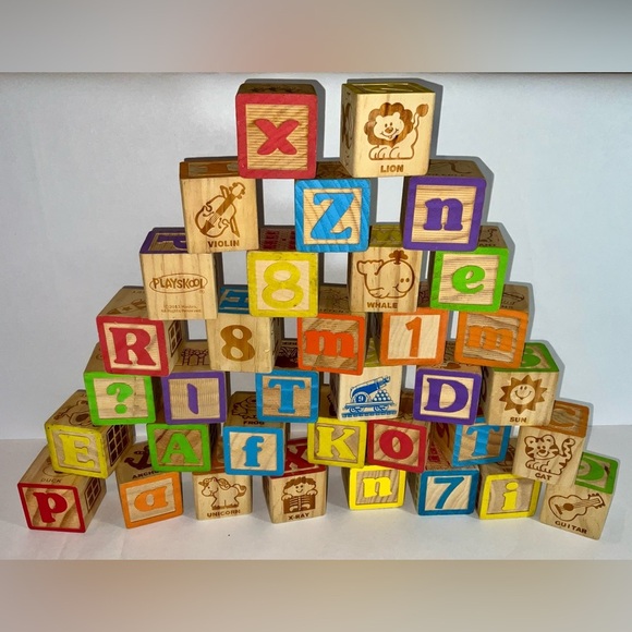 Mix of blocks/mostly Playskool - 35 blocks in total - colorful and classic fun - Picture 2 of 5